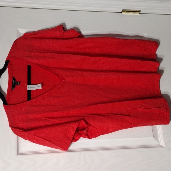 Banana Republic Linen V-Neck Tee in Red Poppy - Picture 9 of 11